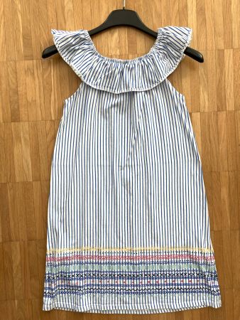 Schönes Kleid mit verspieltem Muster, Gr. 146/152