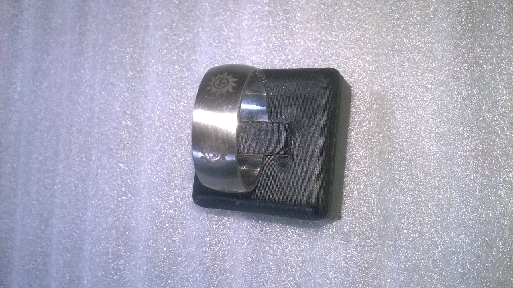 Anelli: RING EDELSTHAL SILBER FARBE MIT SCHWARZ GEMACHT – Nuovo (secondo la descrizione) da Basel venduto da bijoutrie_4 1