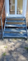 Feuerverzinkte Stahltreppe mit Gitterroststufen – Industrieq