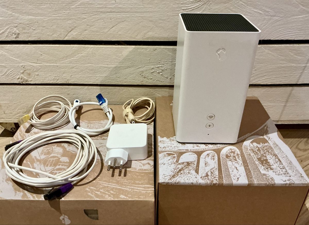 Swisscom Modems & Routeurs: Swisscom Internet‑Box 2 (Router/Modem) – D'occasion à Adliswil par NT15 2