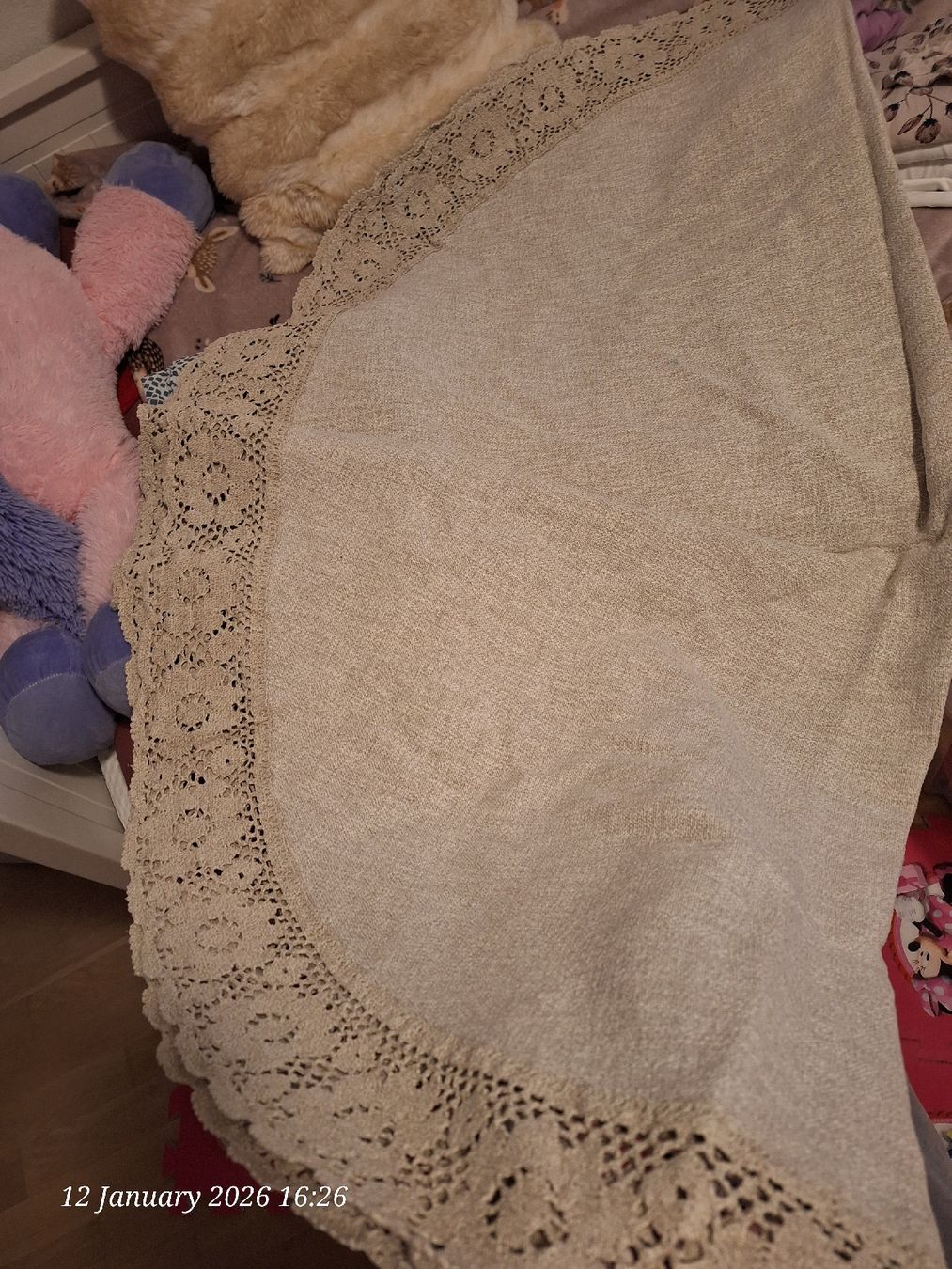 Tessuti: Crochet-Trimmed Beige Tablecloth - Perfect for Spring! – Usato da Marin-Epagnier venduto da Natasa82
