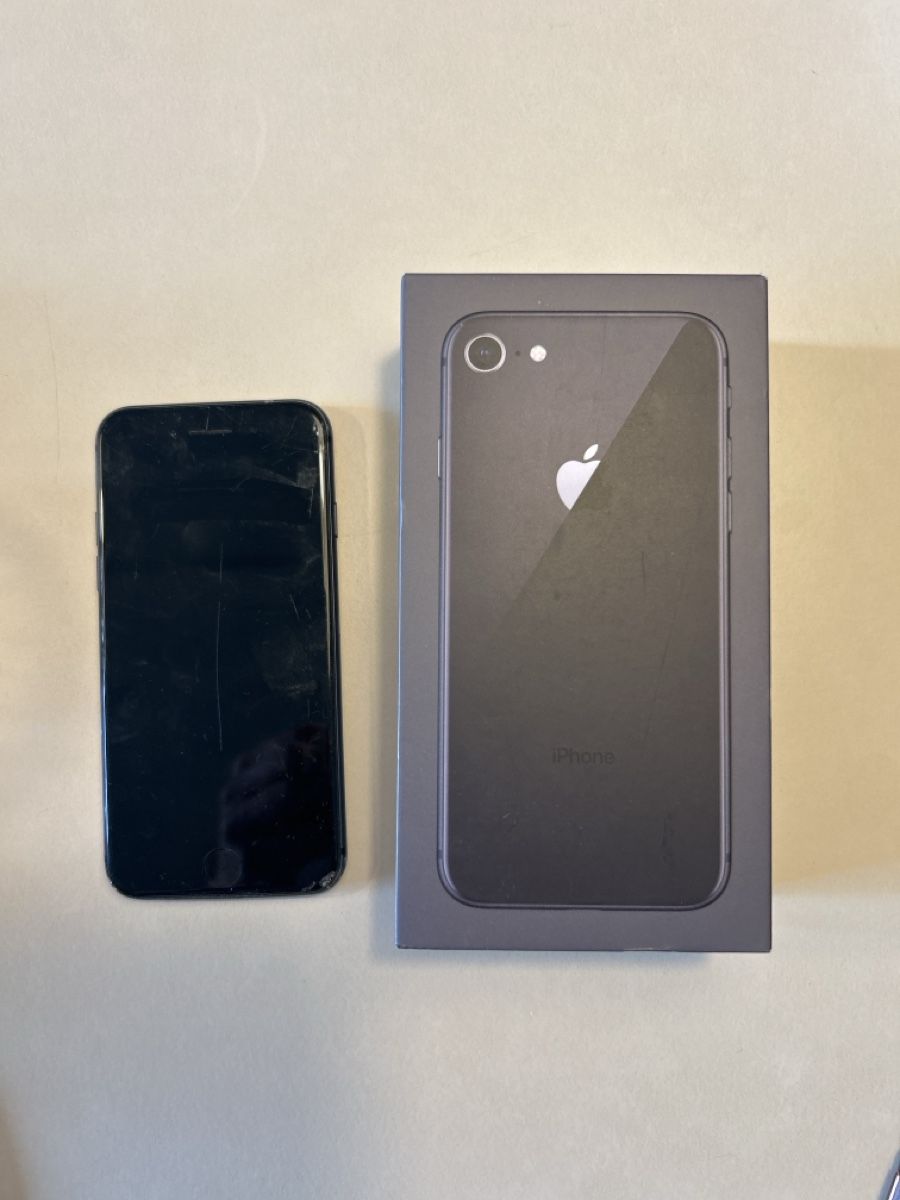 Apple Telefoni cellulari / Smartphones: iPhone 8 64GB Space Gray - Cracked screen – Usato da Zürich venduto da agn_w7nt