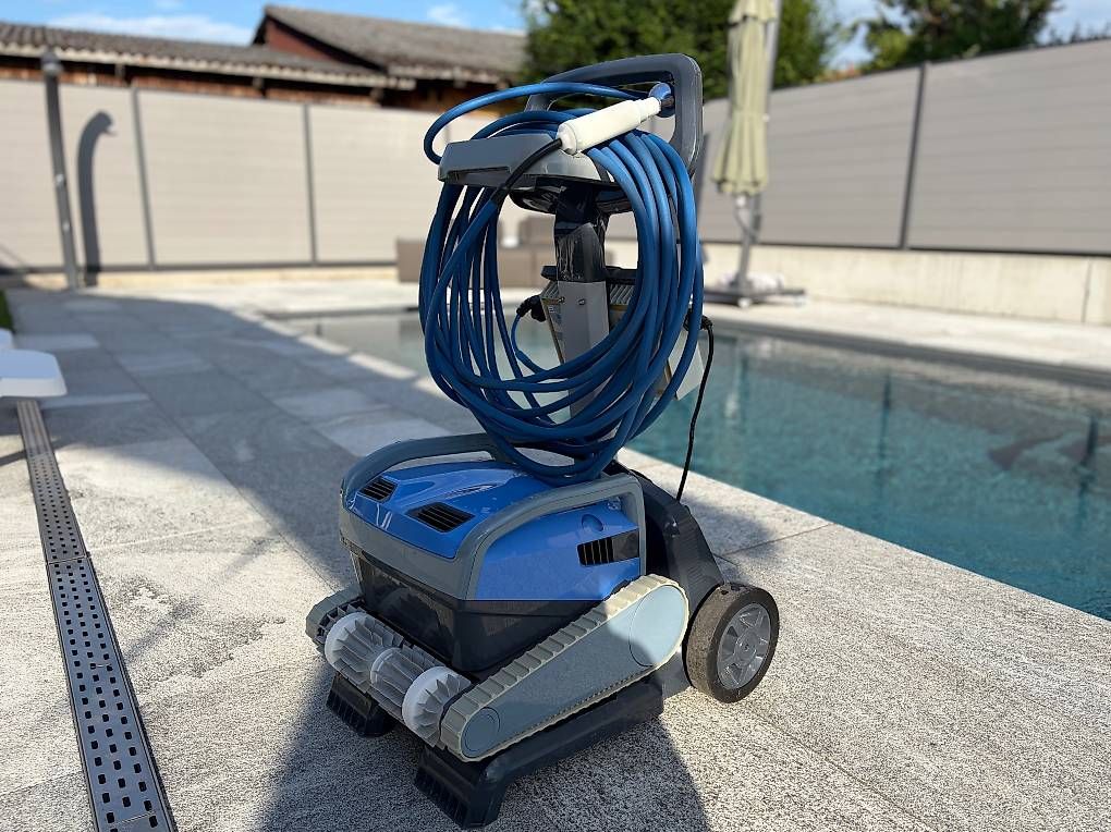 Schwimmbad-Zubehör: Dolphin M600 Poolroboter – Gebraucht aus Luterbach von LWC2544