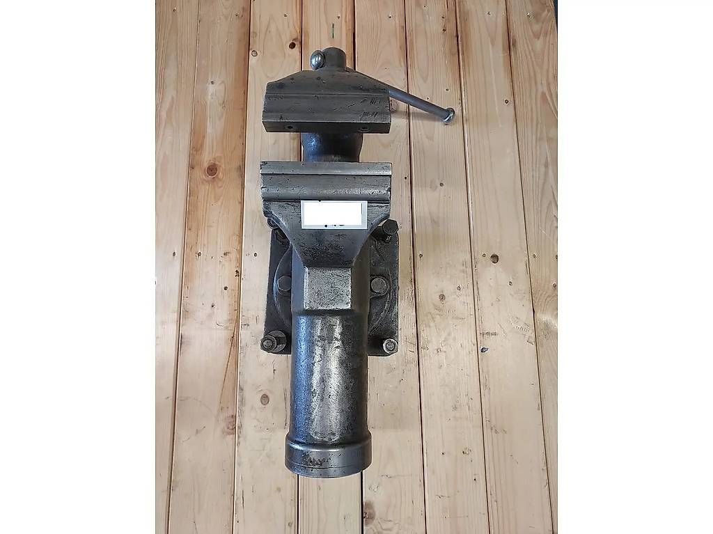 Tous les outils: Grand Etau – D'occasion à Faoug par jea_6l9b