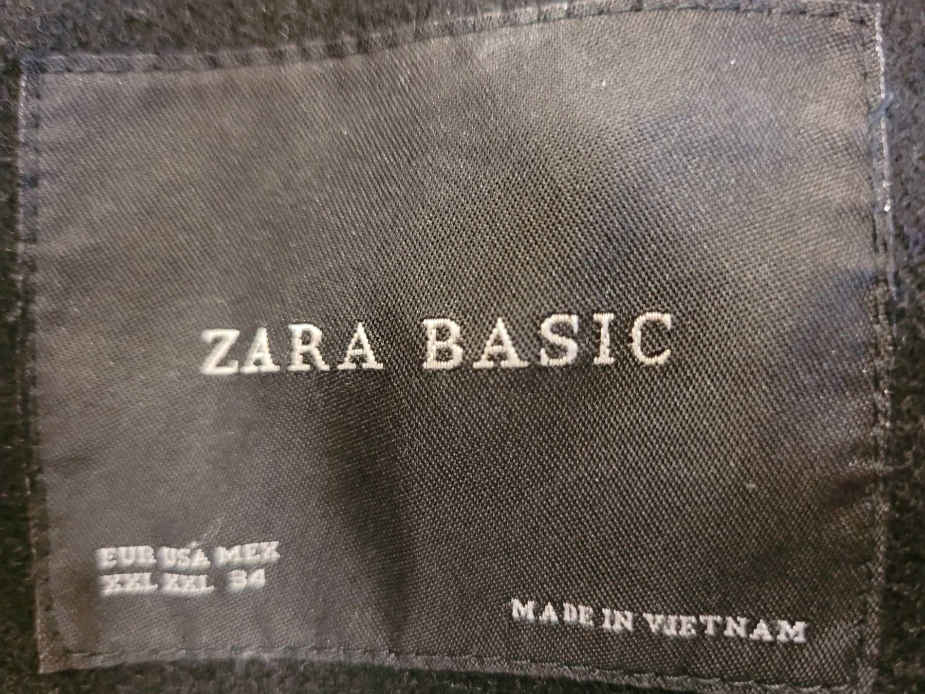 Manteaux: ZARA BASIC veste noir XXL – D'occasion à Lausanne par PlusValue_Lausanne 2