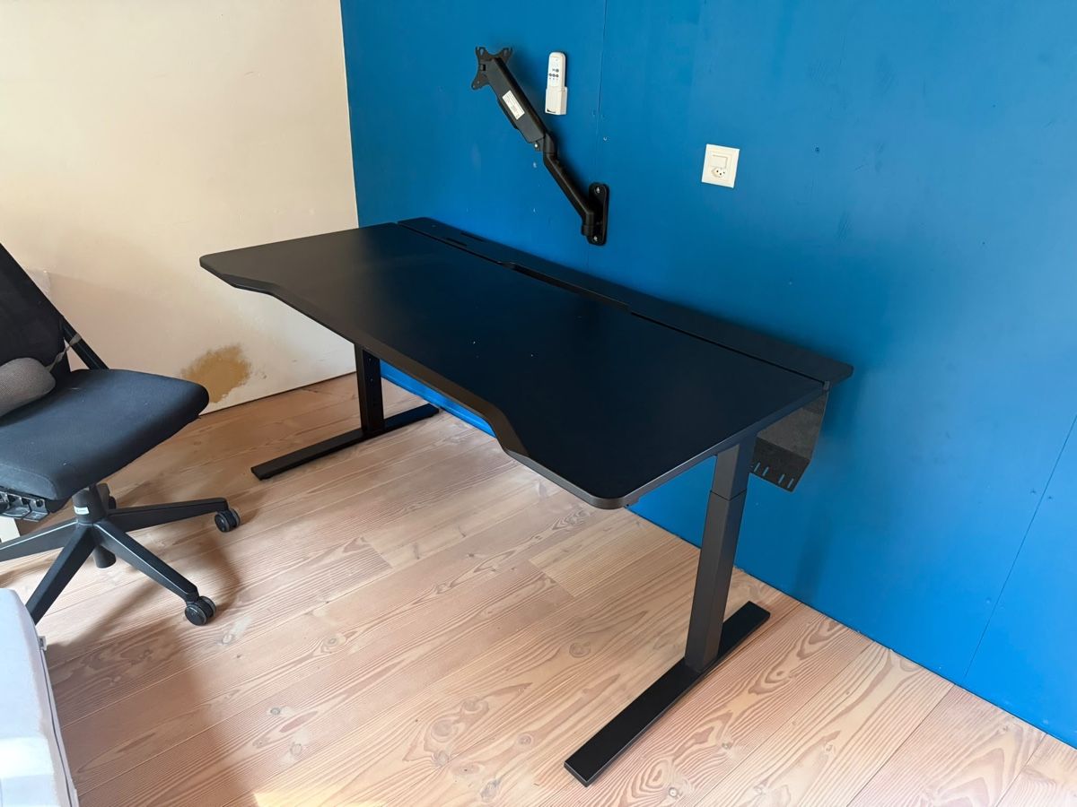 Ikea Scrivanie: Schreibtisch – Usato da Arlesheim venduto da art_2c77