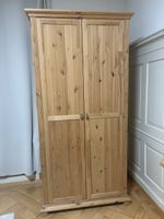 Massivholz Kleiderschrank – Vollholz, sehr guter Zustand