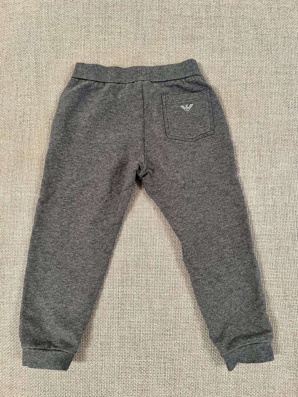 Armani Pantaloni: Armani tracksuit bottoms – Usato da Genève venduto da Kmattr 1
