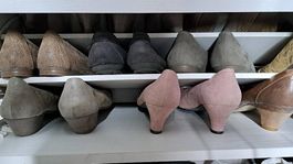 Diverse elegante z.T. neuwertige Damenschuhe Grösse 41-42