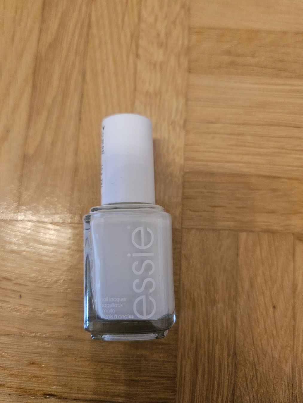 Essie Smalto per unghie: Essie Nagellack Marshmallow Farbe 3 – Usato da Dickbuch venduto da lea_6m8c