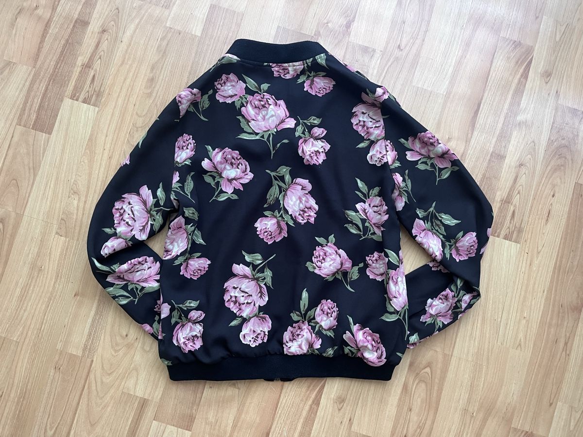 Vero Moda Giacche: Vero Moda Jacke Blumenmuster Gr. S – Usato da Münsingen venduto da Andrealie 1