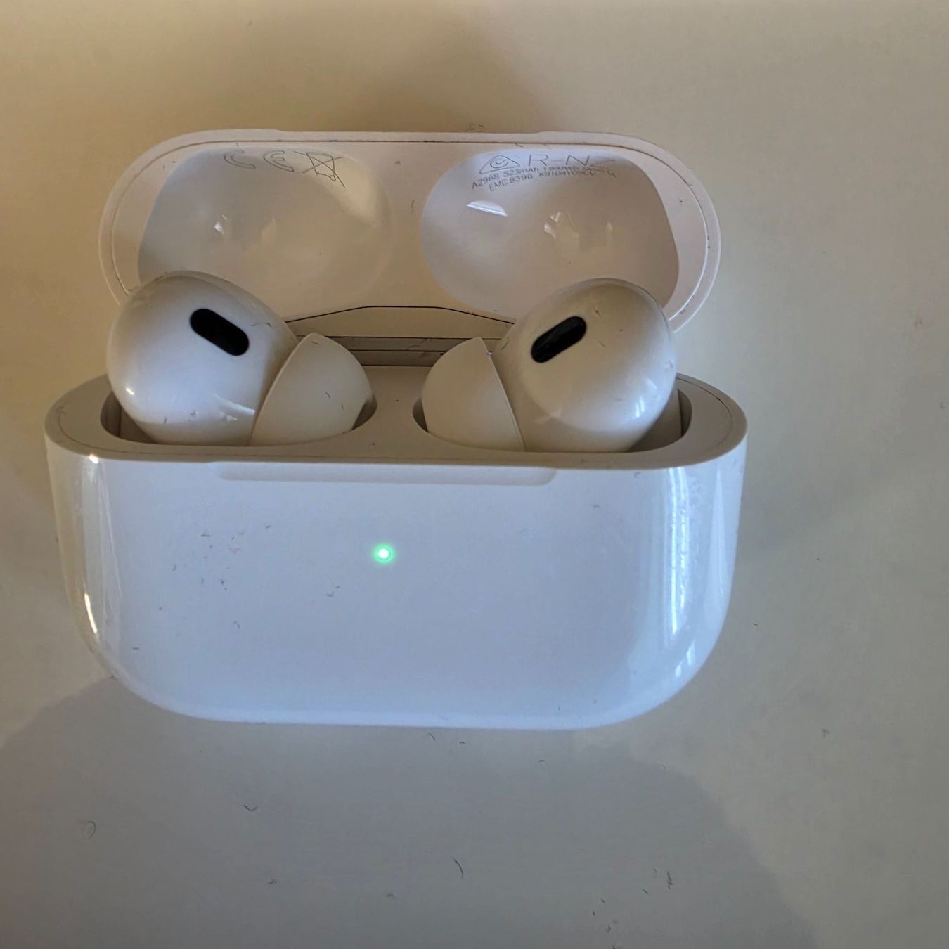 Apple Cuffie: AirPods Pro 2. Gen und Apple Care+ – Usato da Fehraltorf venduto da shiilaa.hoot 1