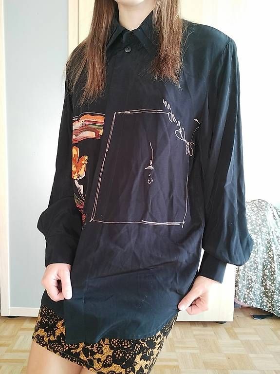 Camicette: Wunderschönes schwarzes Hemd mit auffälligem Print – Usato da Mägenwil venduto da VintageGirly 3