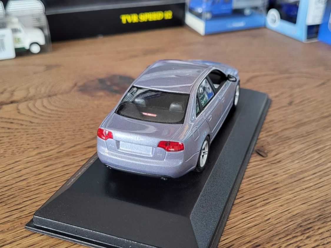 Minichamps Modellautos: Audi A4 2004 1:43 Minichamps – Gebraucht aus Rothrist von Juana5 3