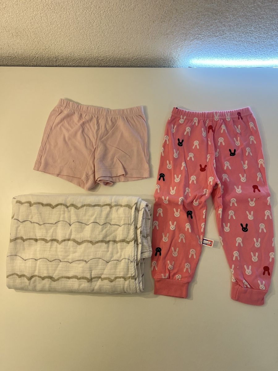 Kleiderpakete & -sets: Mädchen Kleider  86/92 und Nuscheltuch  – Gebraucht aus Rotkreuz von Migu2012