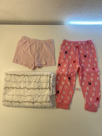 Mädchen Kleider  86/92 und Nuscheltuch 