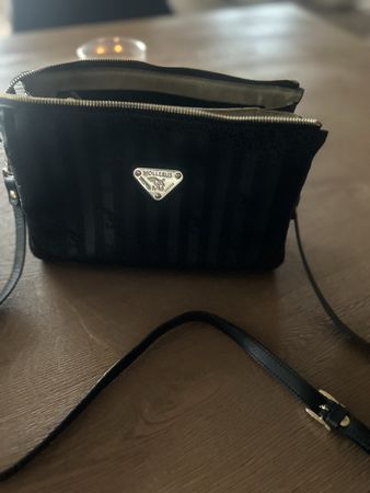 Maison Mollerus Handtasche schwarz mit Umhängeriemen