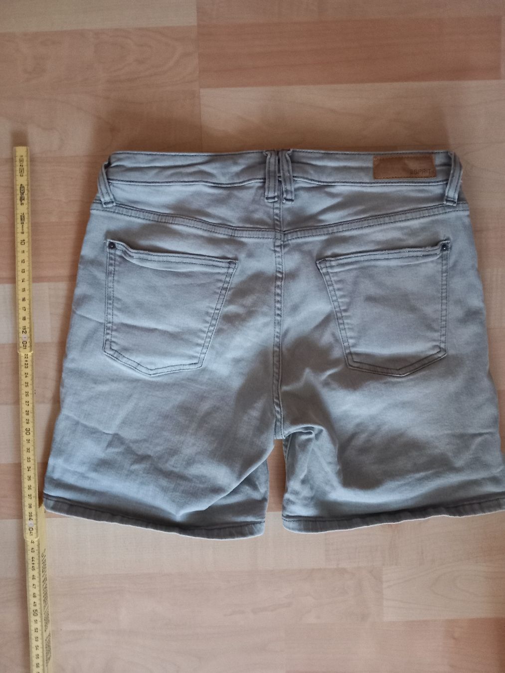 Esprit Jeans: Jeans Shorts grau, ESPRIT, Gr. 28 – Usato da Wanzwil venduto da lonelybeachhouse 3