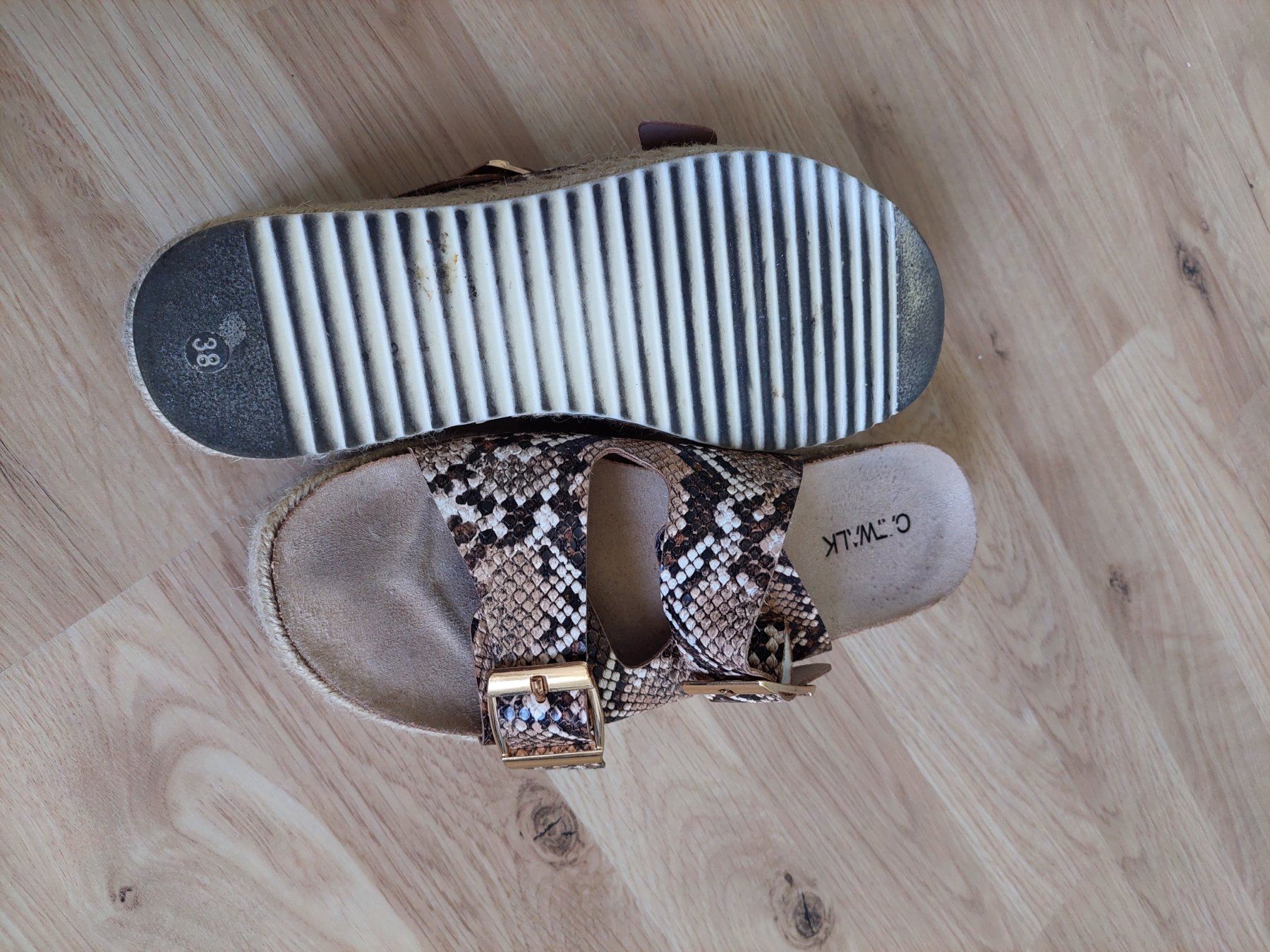 Scarpe da donna: BRAUNE SCHLANGENLOOK PANTOLETTEN GR. 38 – Usato da Münchenstein venduto da Strupfi 1