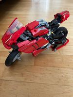 Rotes Lego Technic Motorrad "Ducati Panigale V4R"