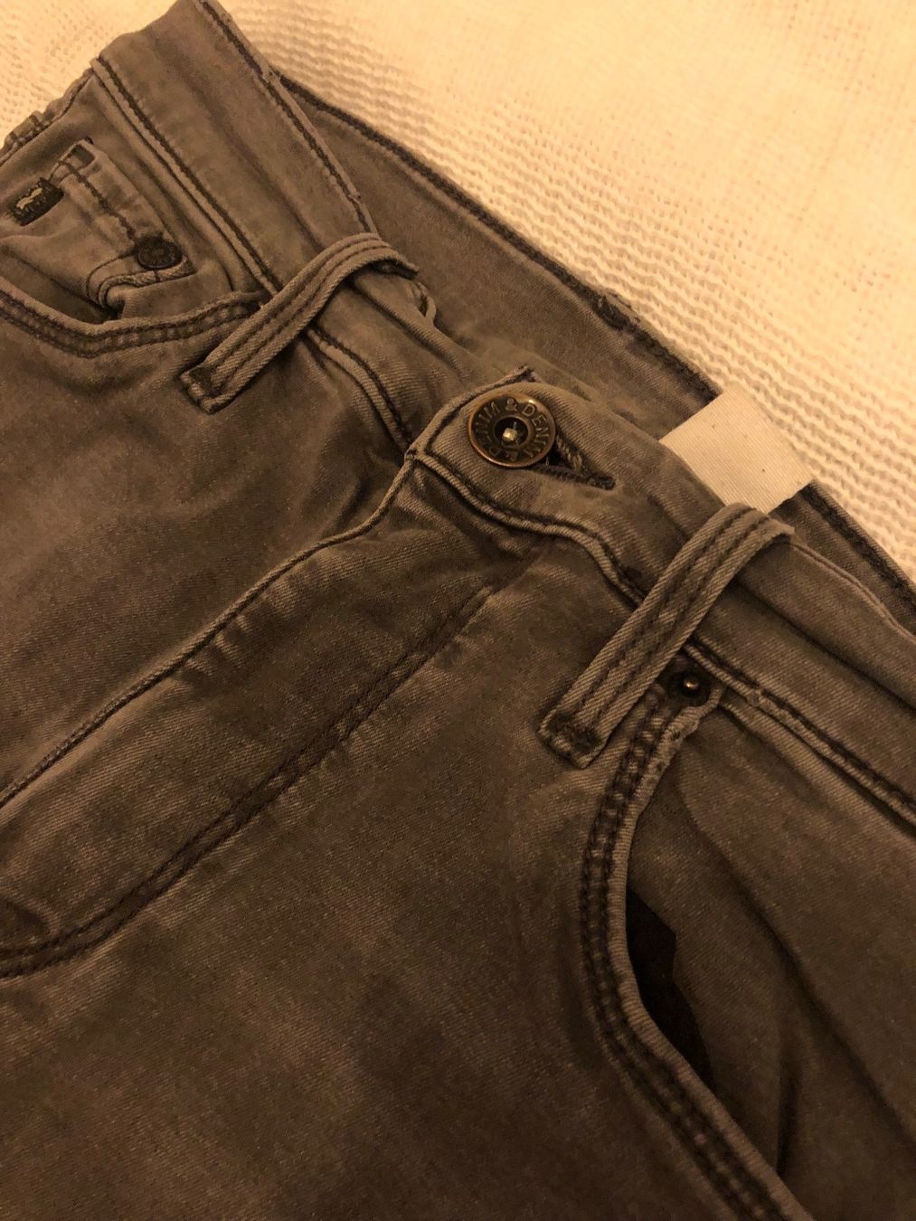 H&M Pantaloni: Graue Jeans – Usato da Zürich venduto da cha_7n8s 2