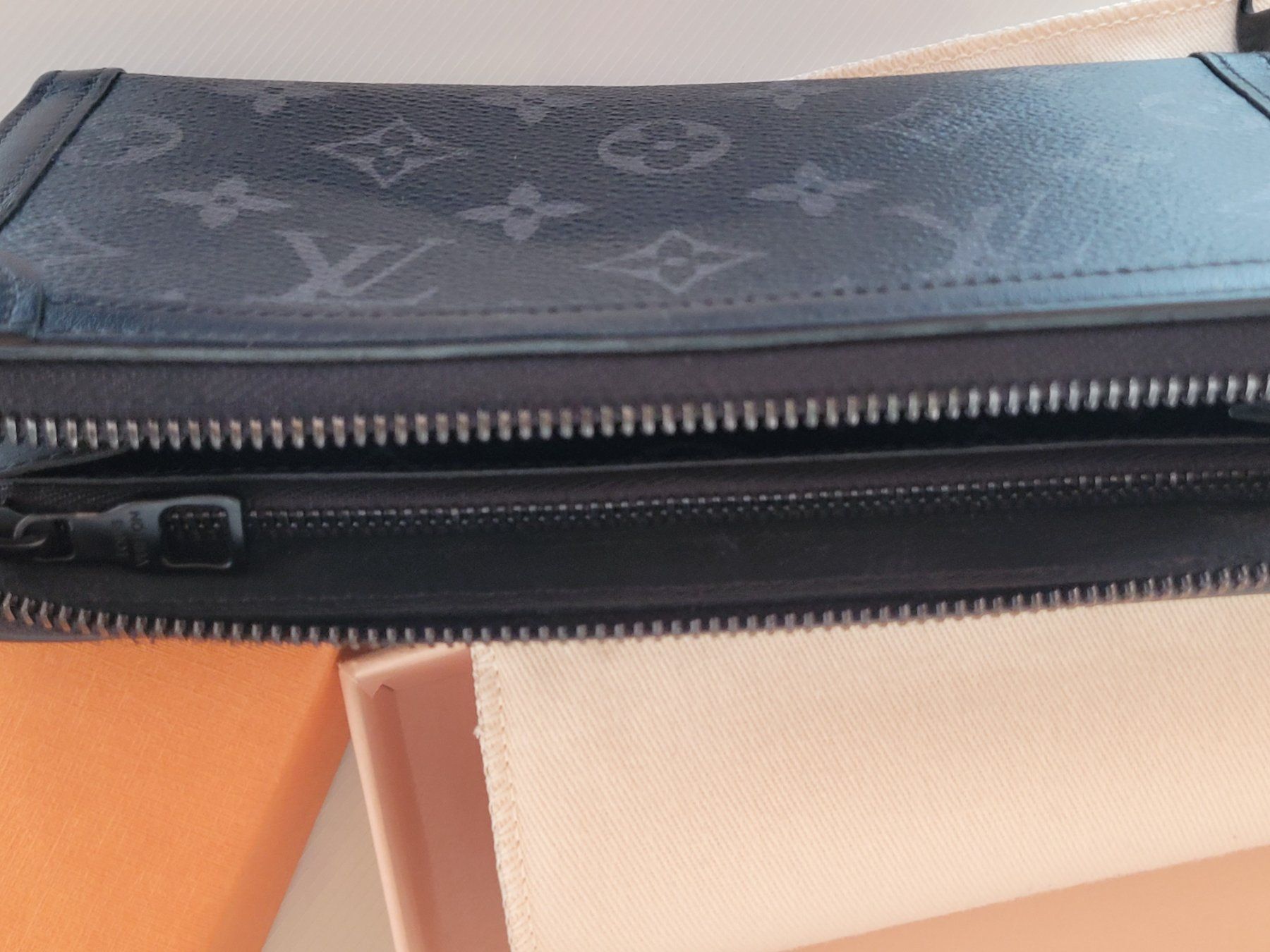 Louis Vuitton Portemonnaies: Louis Vuitton Monogramm ZippY Wallet – Neuf (Voir description) à Balsthal par Marche 3