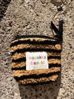 Sozakka Beauté Teddyfell Portemonnaie schwarz beige gestreif