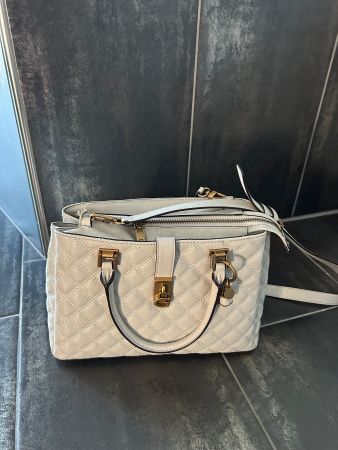 Guess Handtasche, creme-weiss, gesteppt, wie neu!