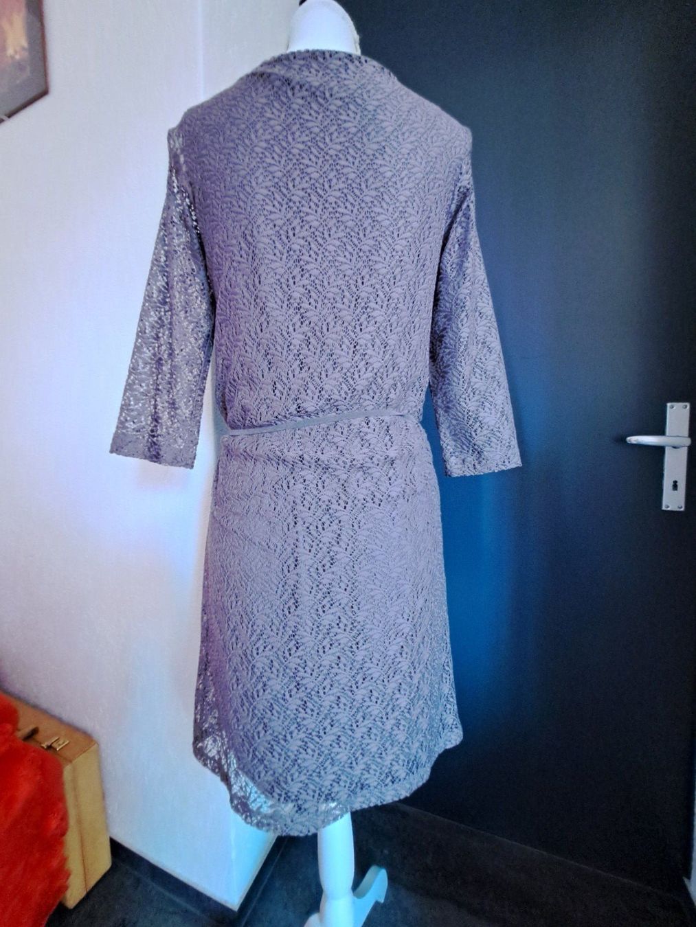 Kleider: Robe manches dentelles, couleur taupe – Gebraucht aus Courrendlin von Aheinza 2