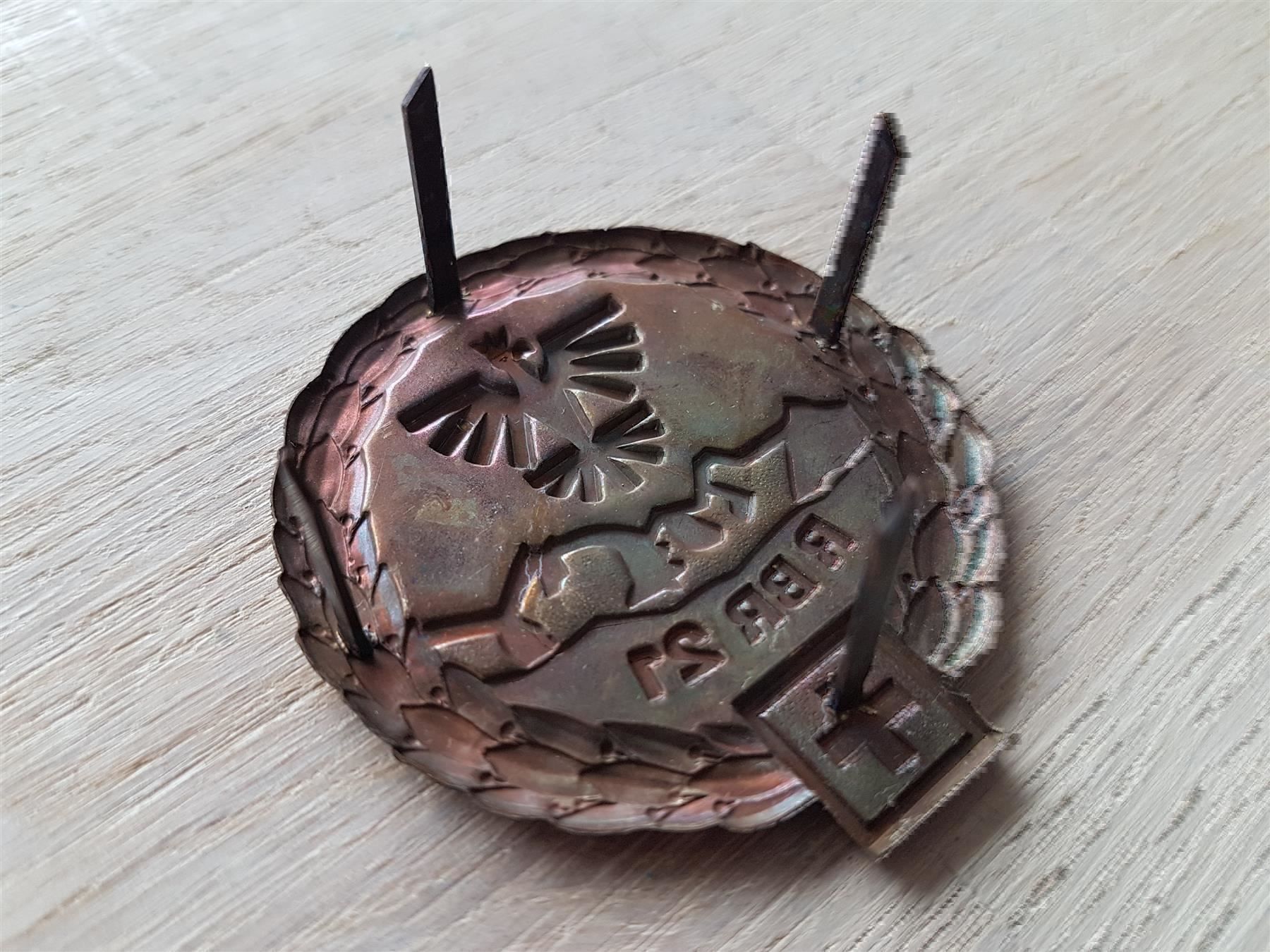 Uniformi: Béret Emblem R Br 21 Br Red 21 Reduit – Usato da Erlinsbach venduto da S700 1