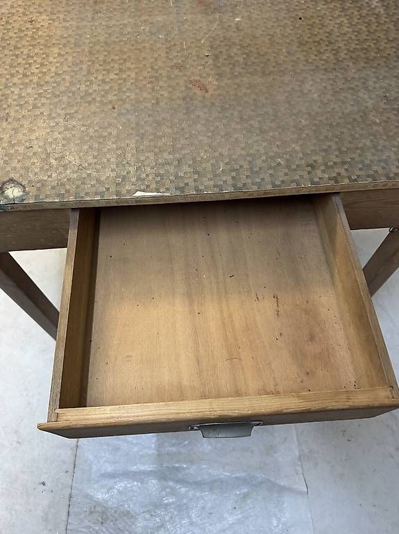 Tavoli: Alter Holztisch mit Schublade  – Usato da Stäfa venduto da Mysteria30 1