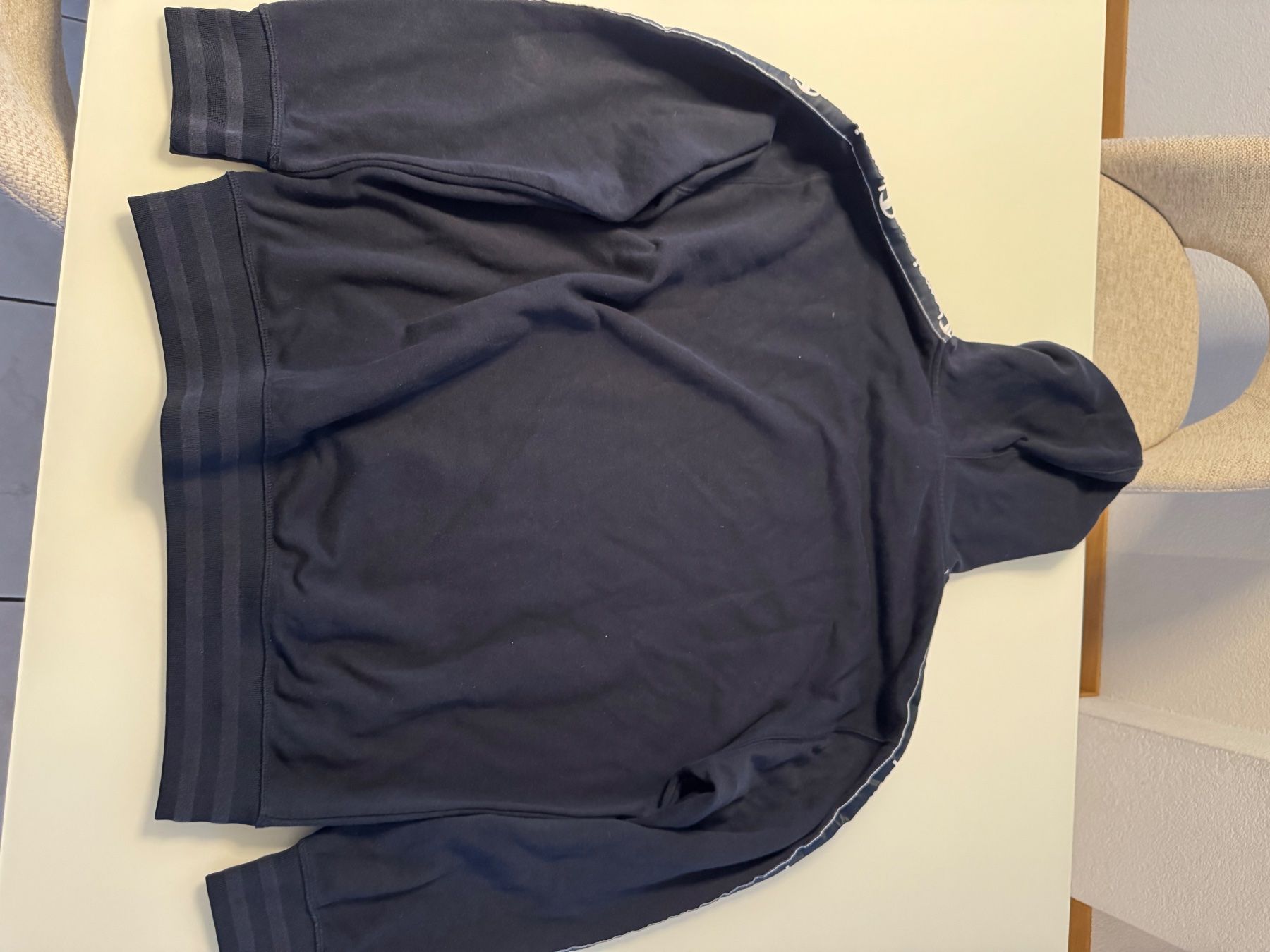 Pullover & Sweatshirts: Pull champions – Gebraucht aus Prez-vers-Noréaz von jon_lm5f 1