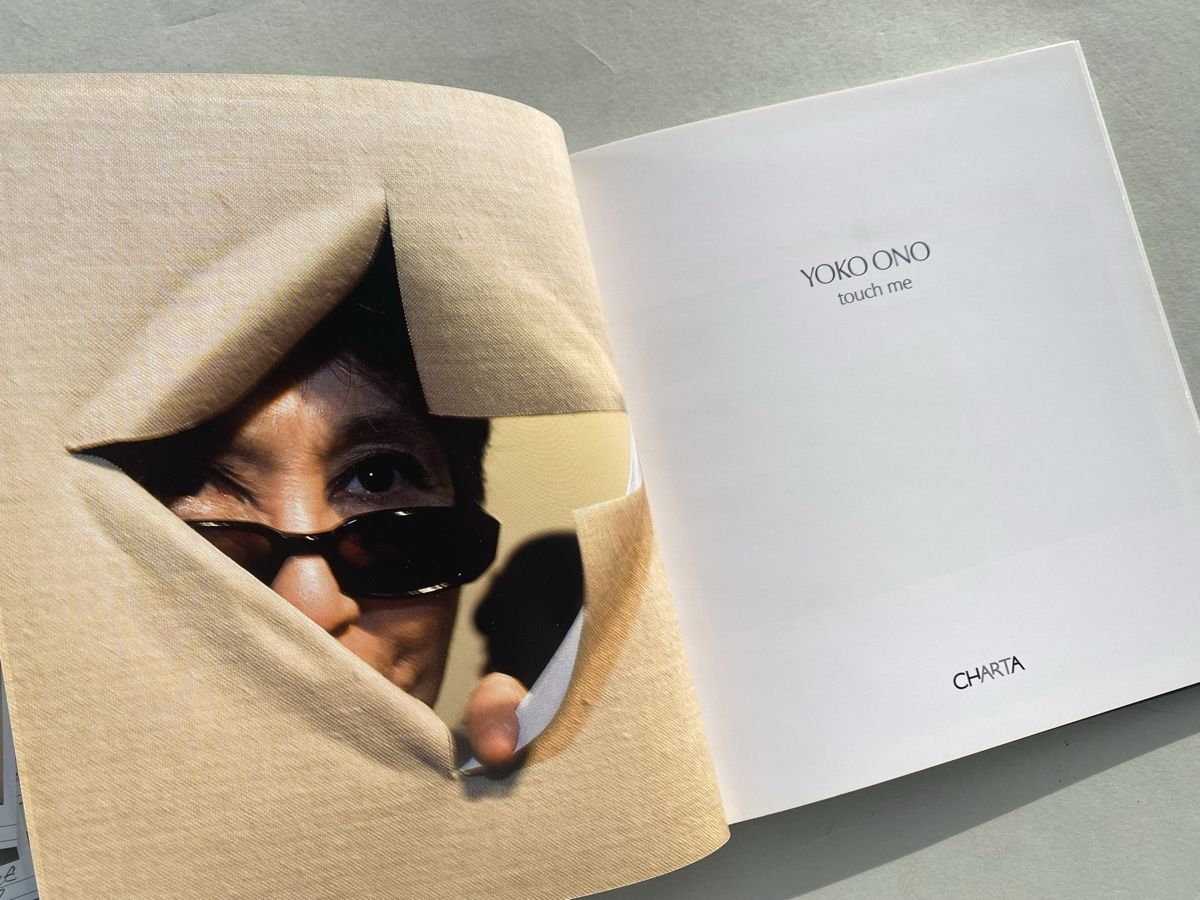 Libri: Yoko Ono "touch me" Kunstbuch / Artbook – Usato da Zürich venduto da Coffeetable88 1