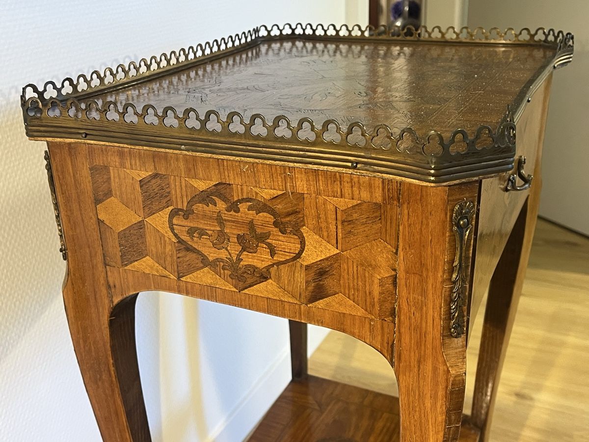 Comodini: Belle table de chevet marqueterie ancienne  – Usato da Morges venduto da fpaccaud 6