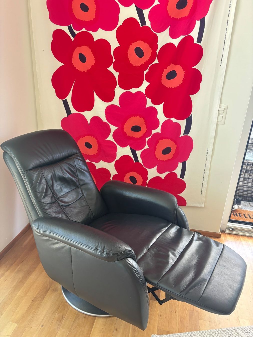 Sofas: Schwarz Leder Sofa mit Sessel – Gebraucht aus Küsnacht ZH von zuriz 1