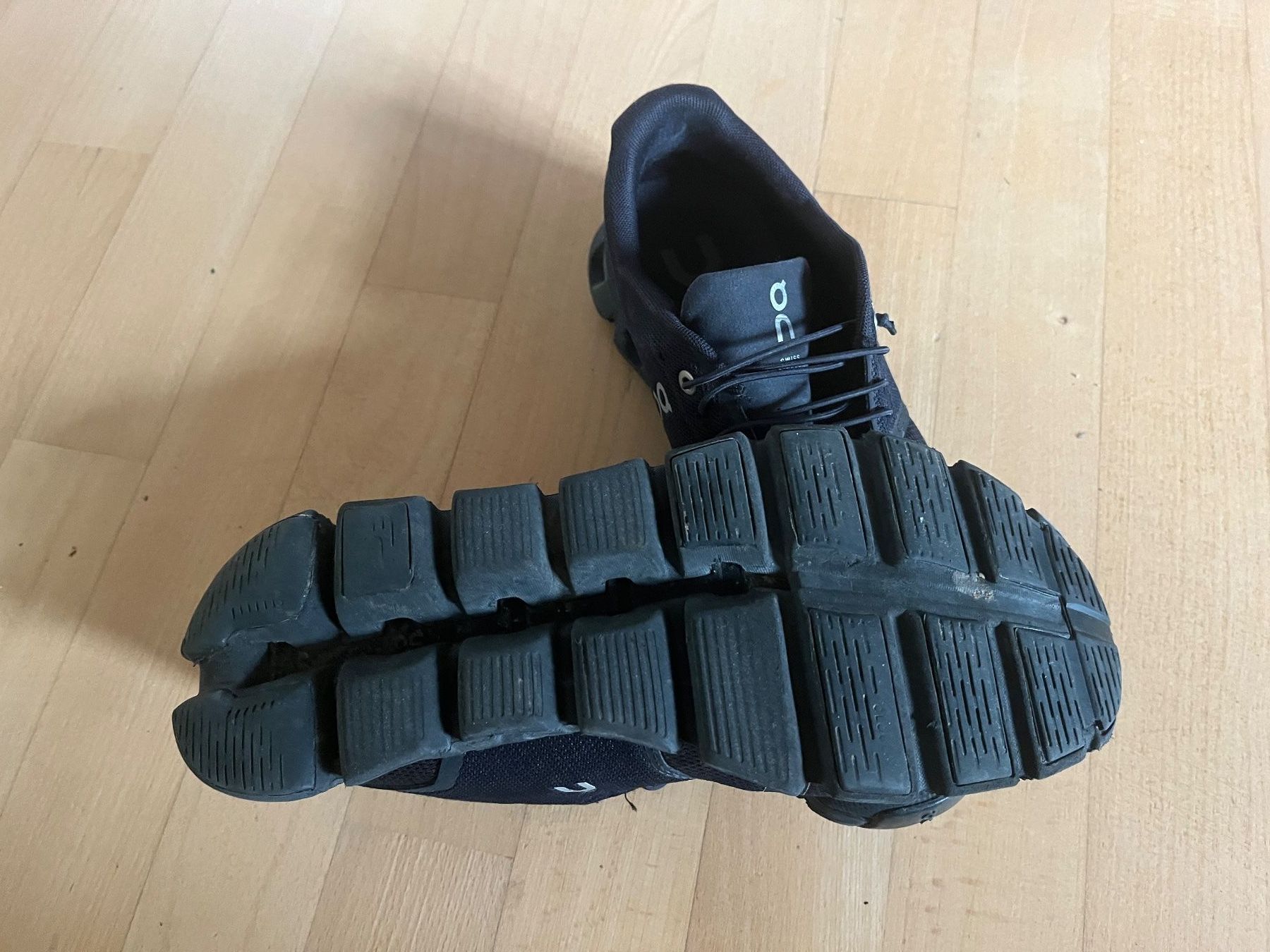 On Herrenschuhe: on Turnschuh – Gebraucht aus Zürich von emily02 1