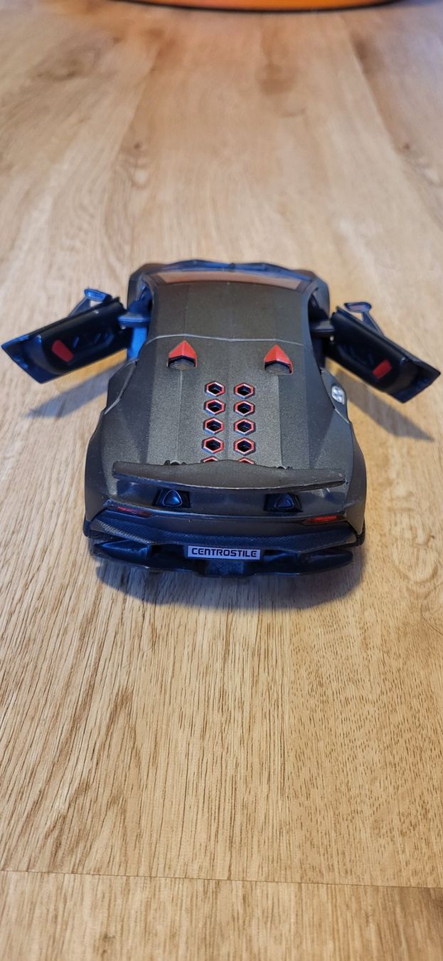Spielzeuge: Lamborghini Sesto Elemento 1/24 – Gebraucht aus Schleinikon von Frida11 2
