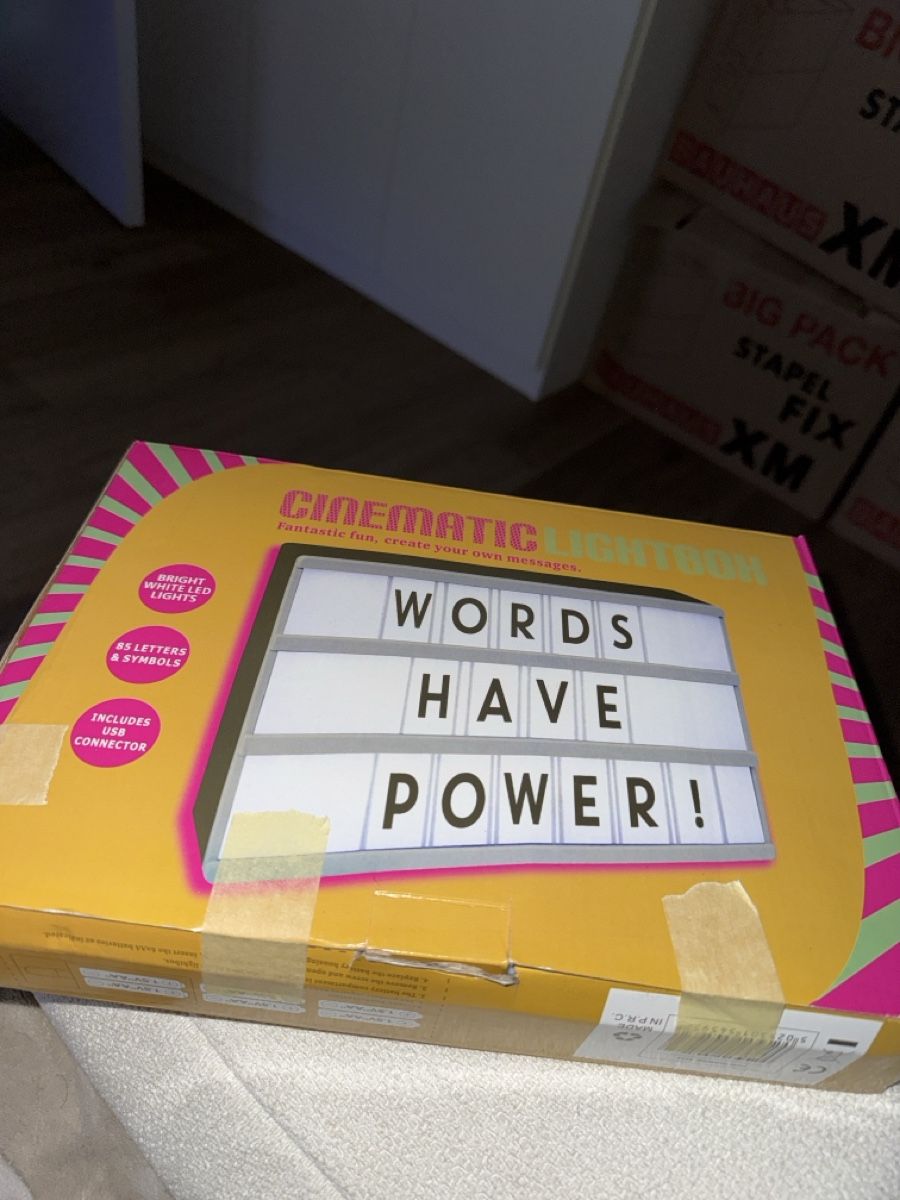 Tutte le decorazioni: Cinematic Lightbox mit Buchstaben & Symbolen, hellweisse LED – Nuovo e nell'imballaggio originale da Rudolfstetten venduto da giu_sabx