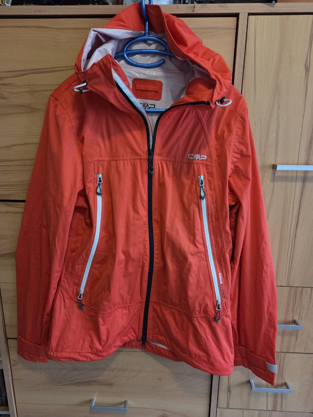 Giacche: Clima Protect Damen Freizeit Jacke mit Kapuze Gr.M Rot – Usato da Winterthur venduto da katzen07