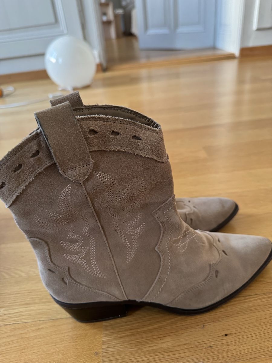 Scarpe per cavalli: Suede cowboy boots – Usato da Bern venduto da FashionK92 2