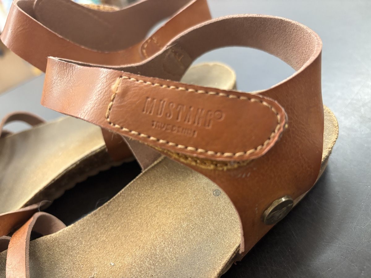 Mustang Scarpe per ragazze: Mustang Sandalen Mädels, Grösse 35 – Usato da Büren an der Aare venduto da Nikito2001 1