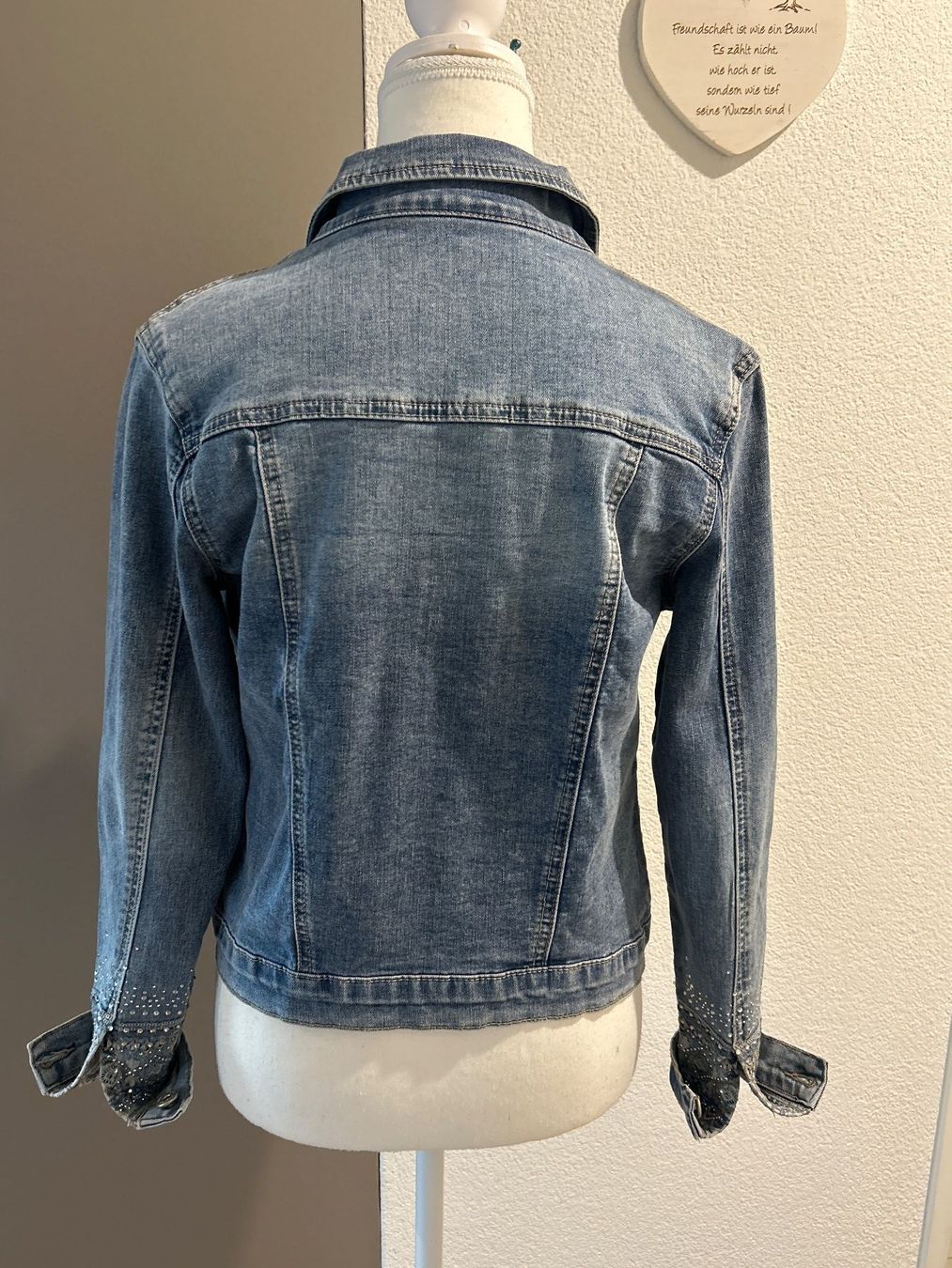 Vestes: Damen Jeansjacke blau mit Strasssteine – Neuf (Voir description) à Brunnen par Nala2929 5