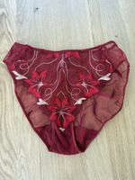 Schöne und feine Spitze Slip rot Grösse 4 neuwertig