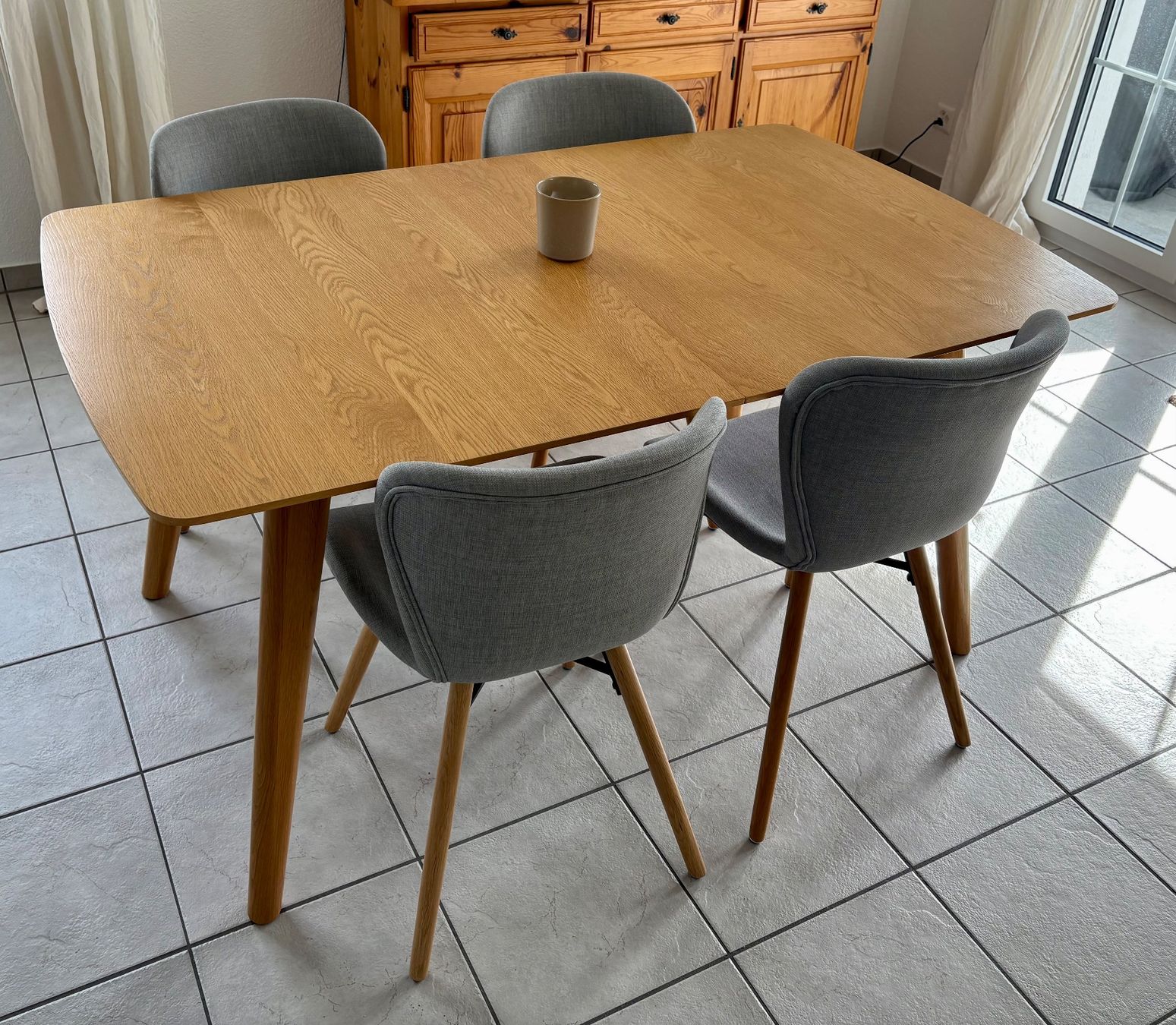 Maisons du monde Tischset: Esszimmer-Set: Eichen-Tisch klarlackiert mit 6 Stoffstühlen – Gebraucht aus Boswil von Rascht 3