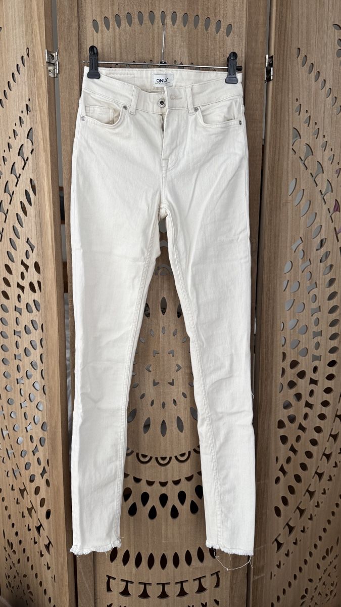 Only Jeans: Weisse Skinny-Jeans – Usato da Riedern venduto da leoni_m