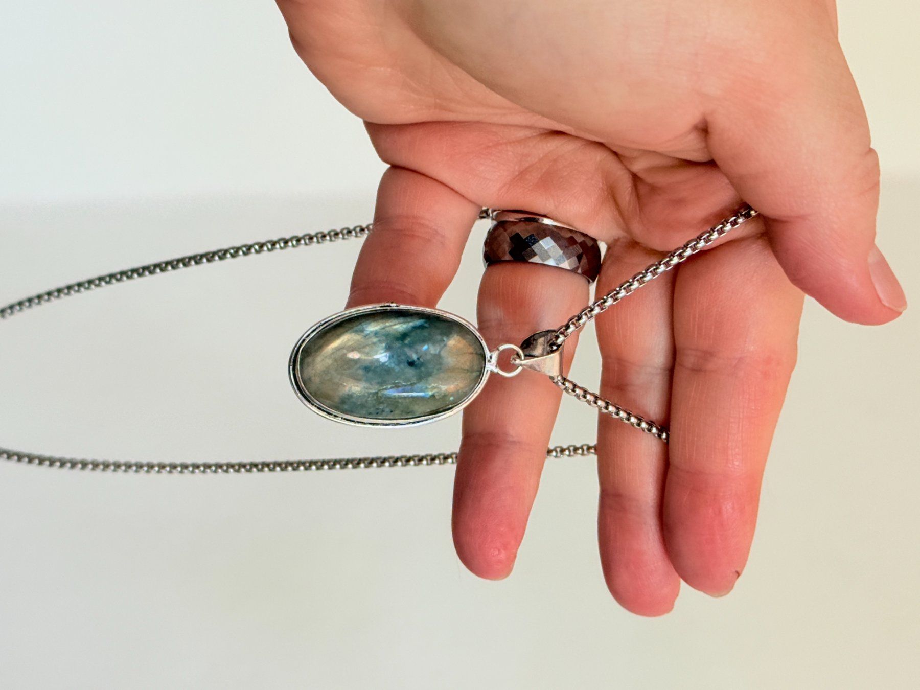 Catenine: Collier Labradorite - Élégance Intemporelle – Nuovo e nell'imballaggio originale da Genève venduto da AWWA 2