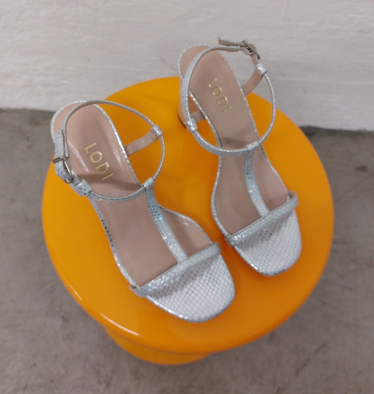 Damenschuhe: LODI T-Strap Snake Silber Sandalette NEU – Neu und originalverpackt aus Zürich von 300SLR