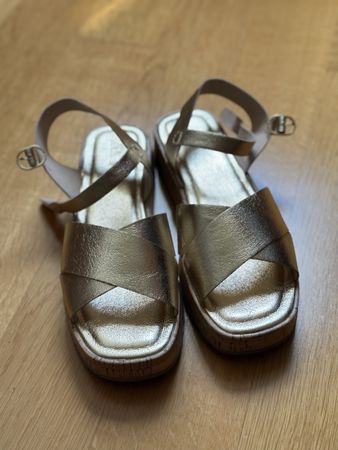 ZARA Sandalen gold