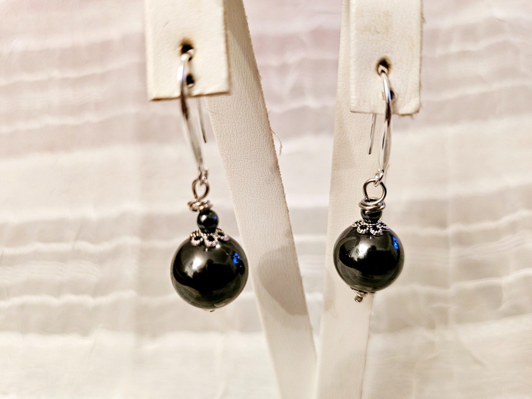 Orecchini pendenti & Orecchini a lobo: Elegante Ohrringe mit Hämatit Perlen – Nuovo (secondo la descrizione) da Dietikon venduto da Eleda