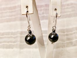 Elegante Ohrringe mit Hämatit Perlen